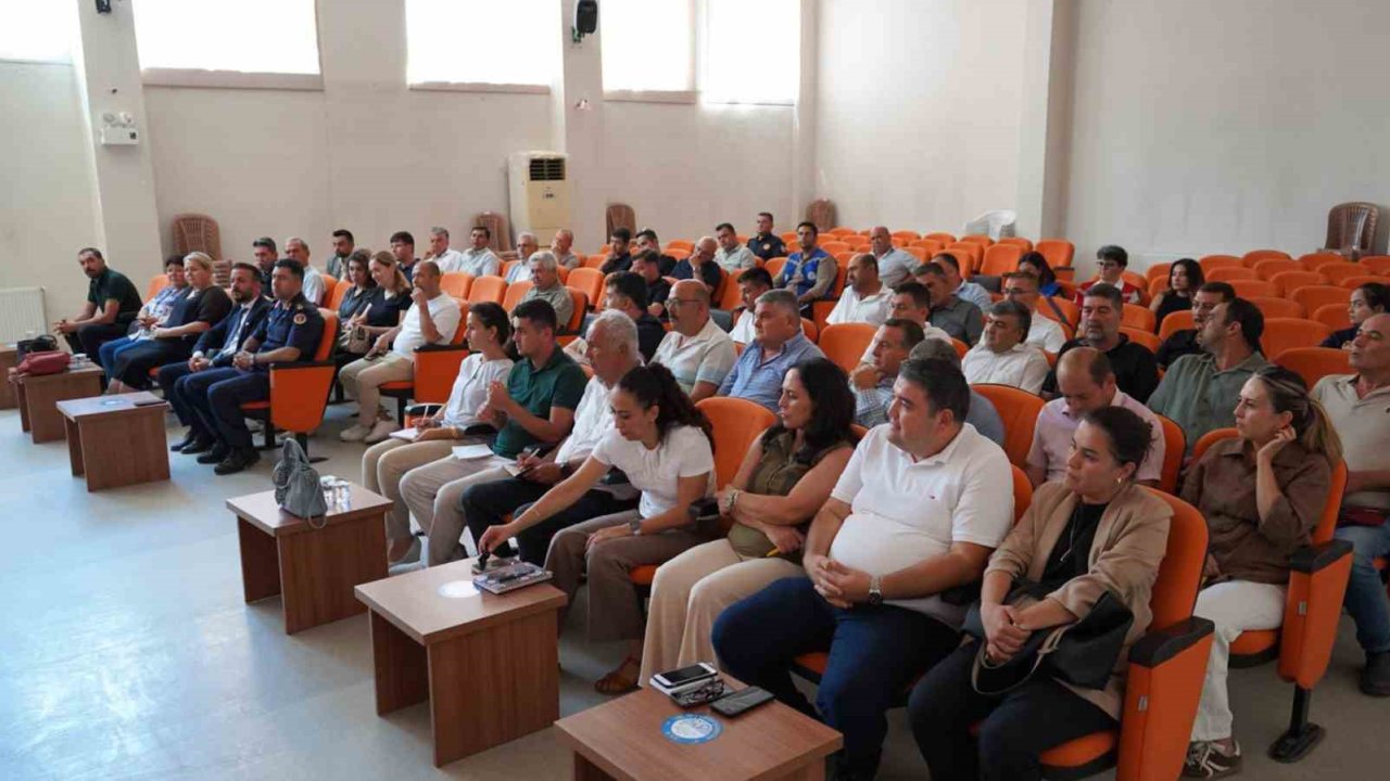 Ula Kaymakamı Ekinci muhtarlarla buluştu