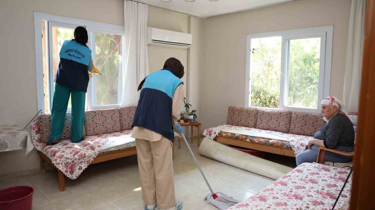 Mersin’de yaşlı ve yalnız vatandaşlara evde şefkat eli