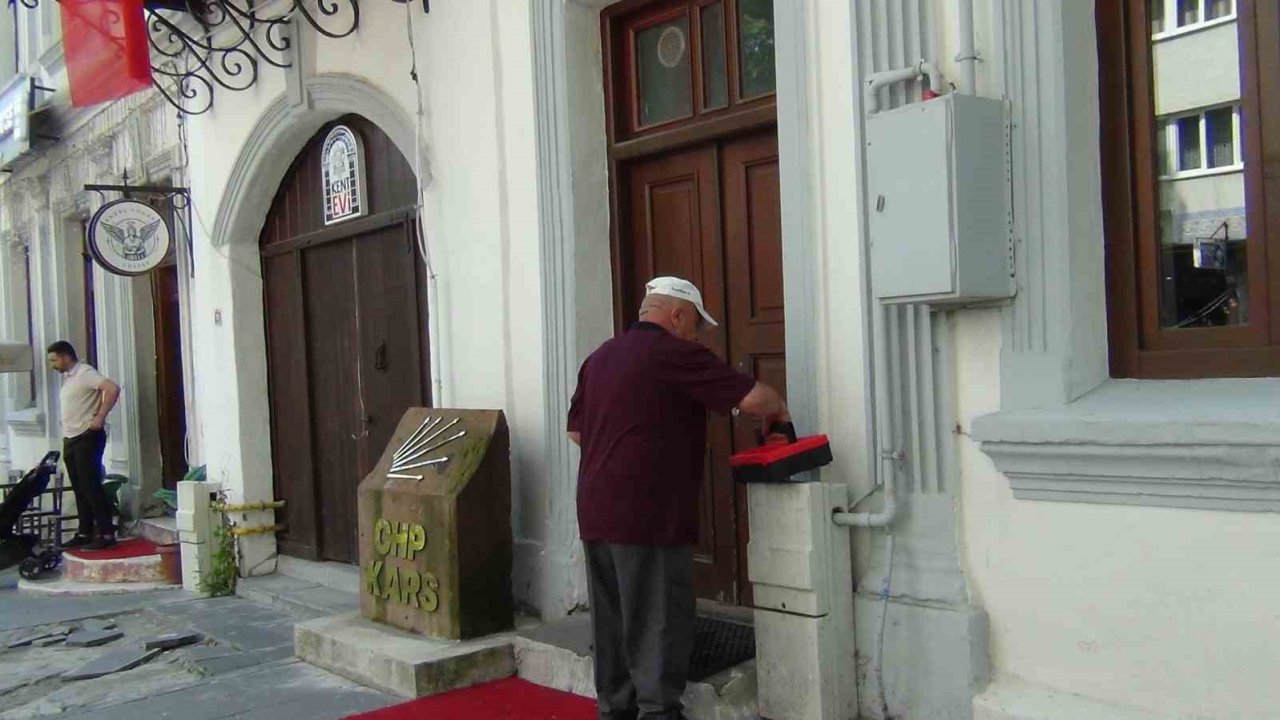 CHP Kars İl Başkanlığı’nda çilingirli devir