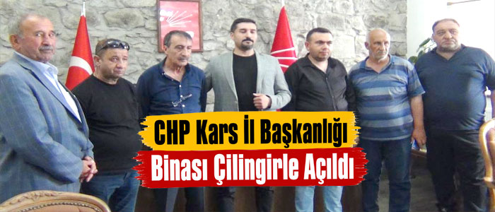 CHP Kars İl Başkanlığı Binası Çilingirle Açıldı