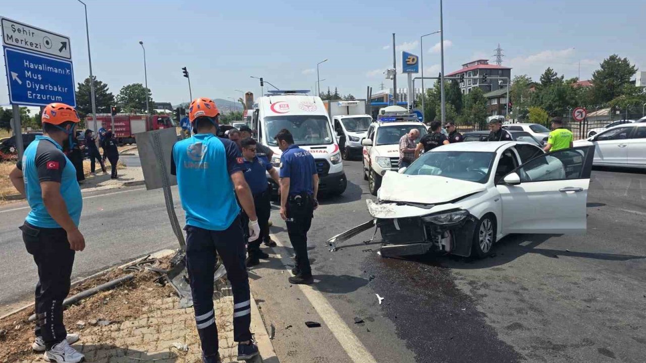 Bingöl’de trafik kazası: 3 yaralı
