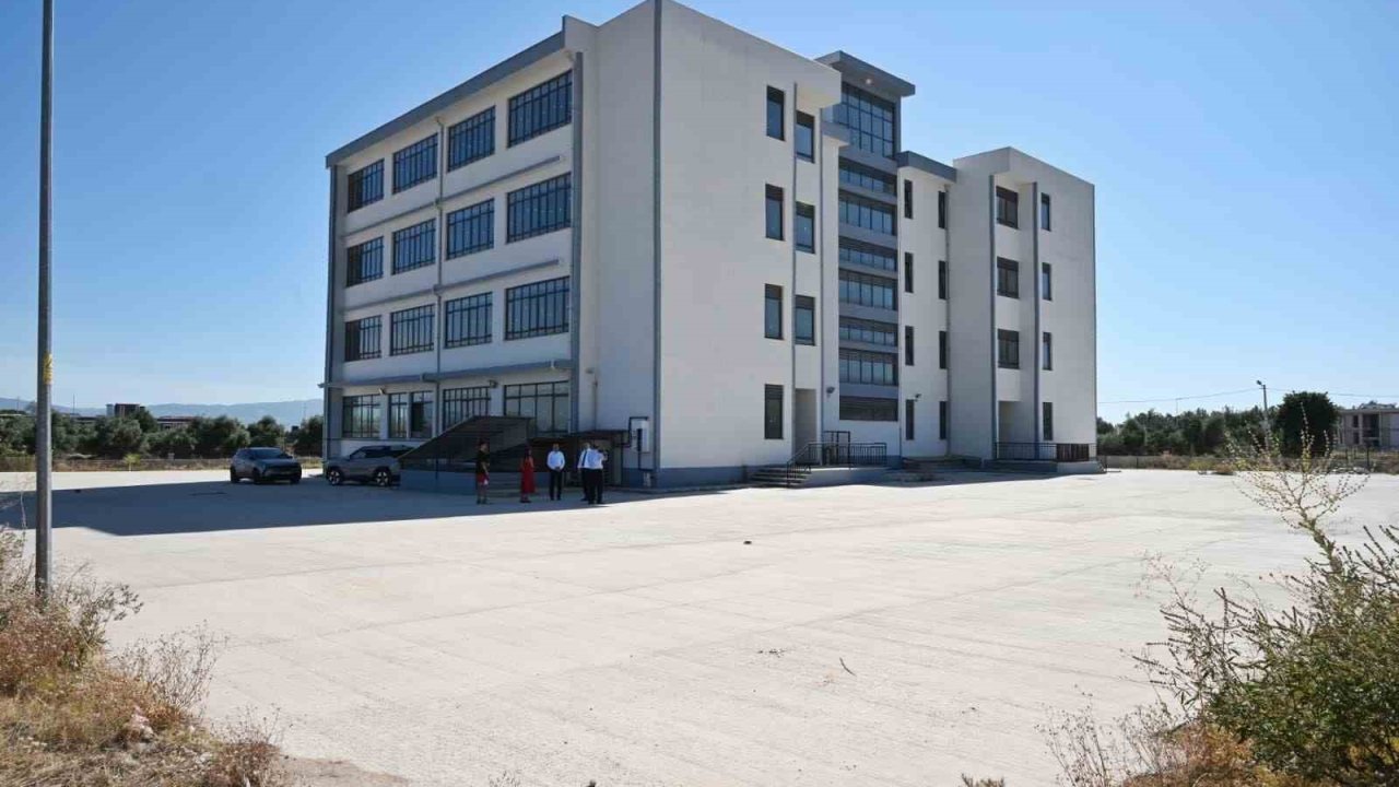 Efeler’de yeni ortaokul eğitim öğretim yılına hazırlanıyor