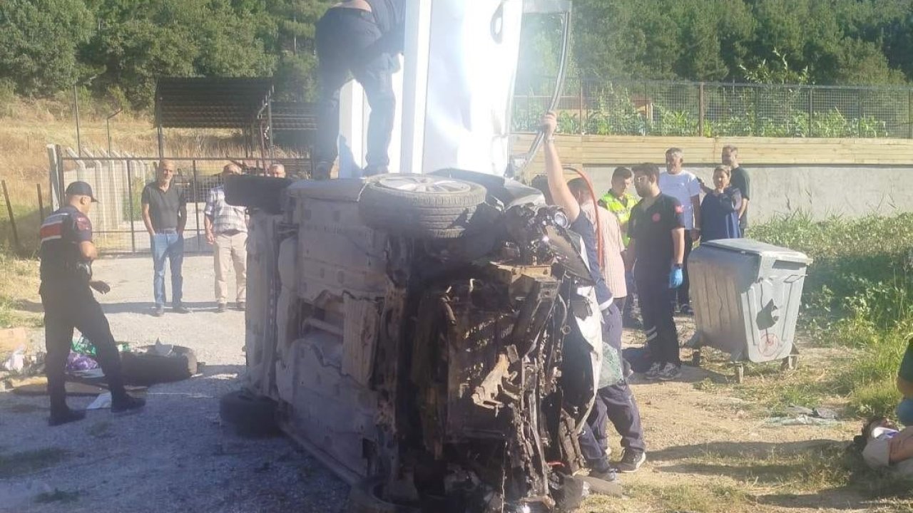 Uşak’ta otomobil karşı şeride geçip devrildi: 1 ölü, 3 yaralı