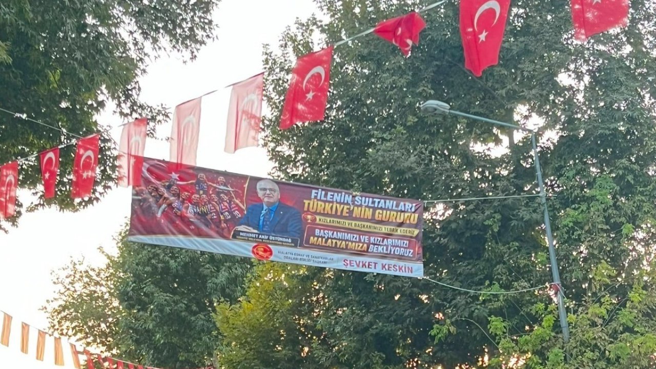 MESOB’dan Filenin Sultanları ve Mehmet Akif Üstündağ’a kutlama pankartı