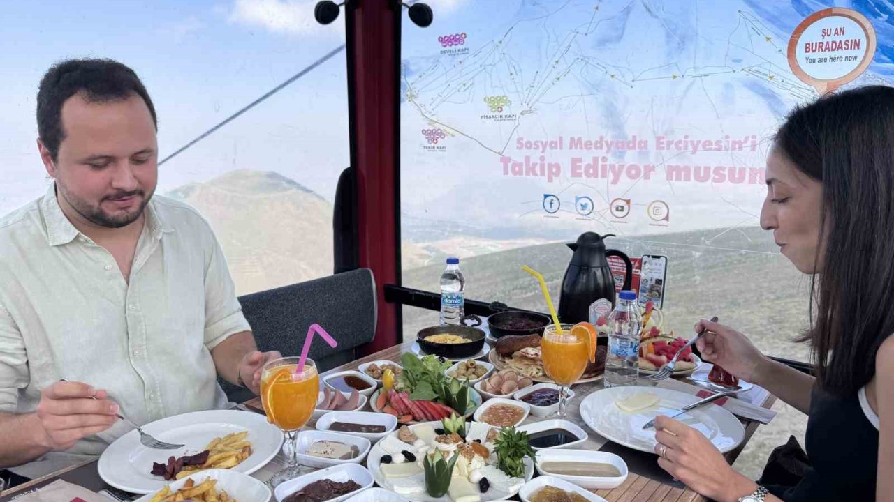 Teleferikte kahvaltı keyfi
