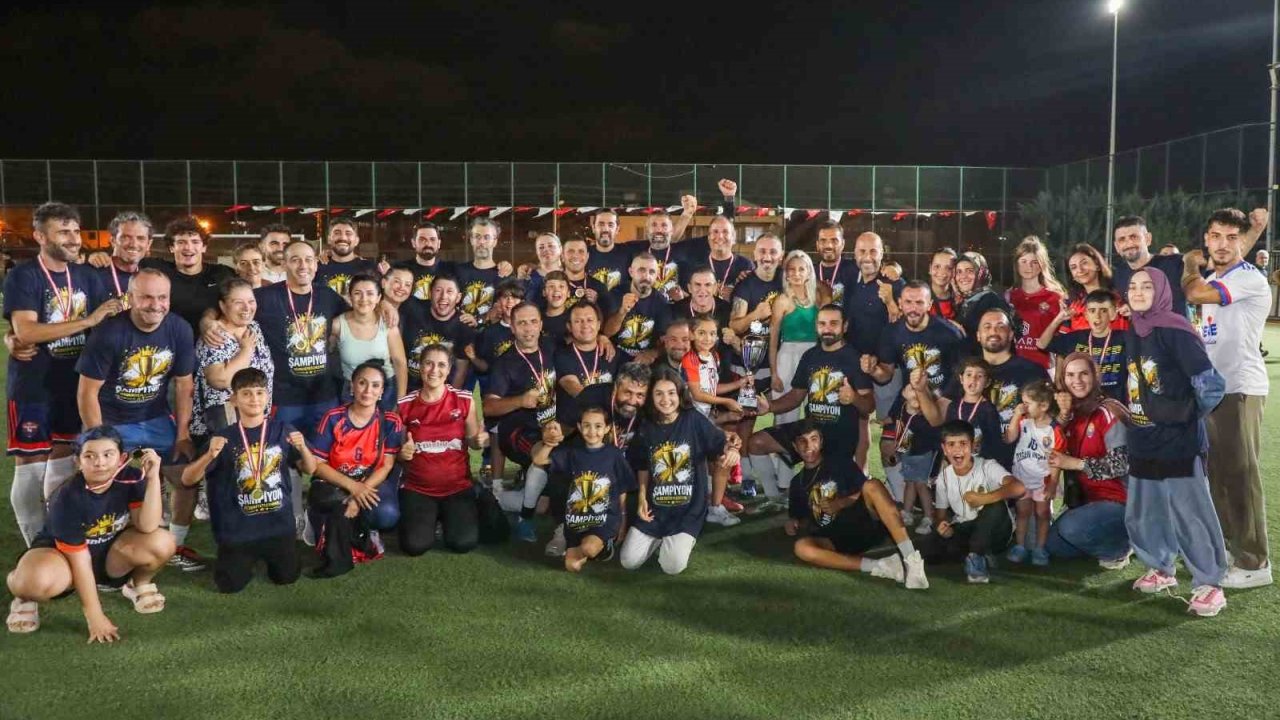 Erhan Aksay turnuvasında kupa sahibini buldu