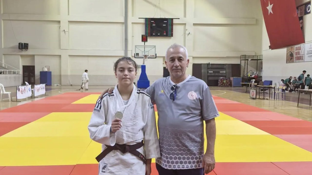 Kütahya Belediyespor’un başarılı judocusu gümüş madalya kazandı