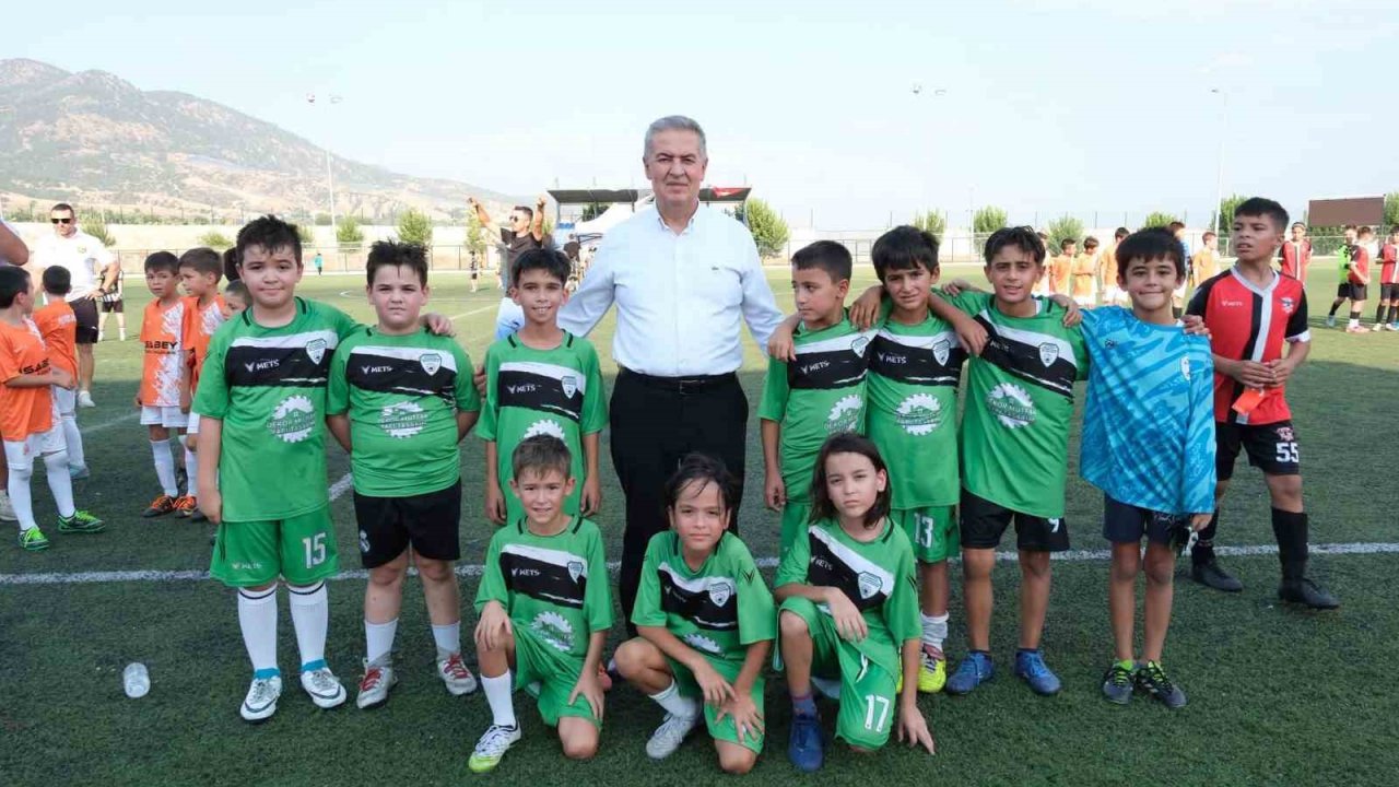 Buharkent’te ’Kentin Çocukları’ futbol turnuvası tamamlandı