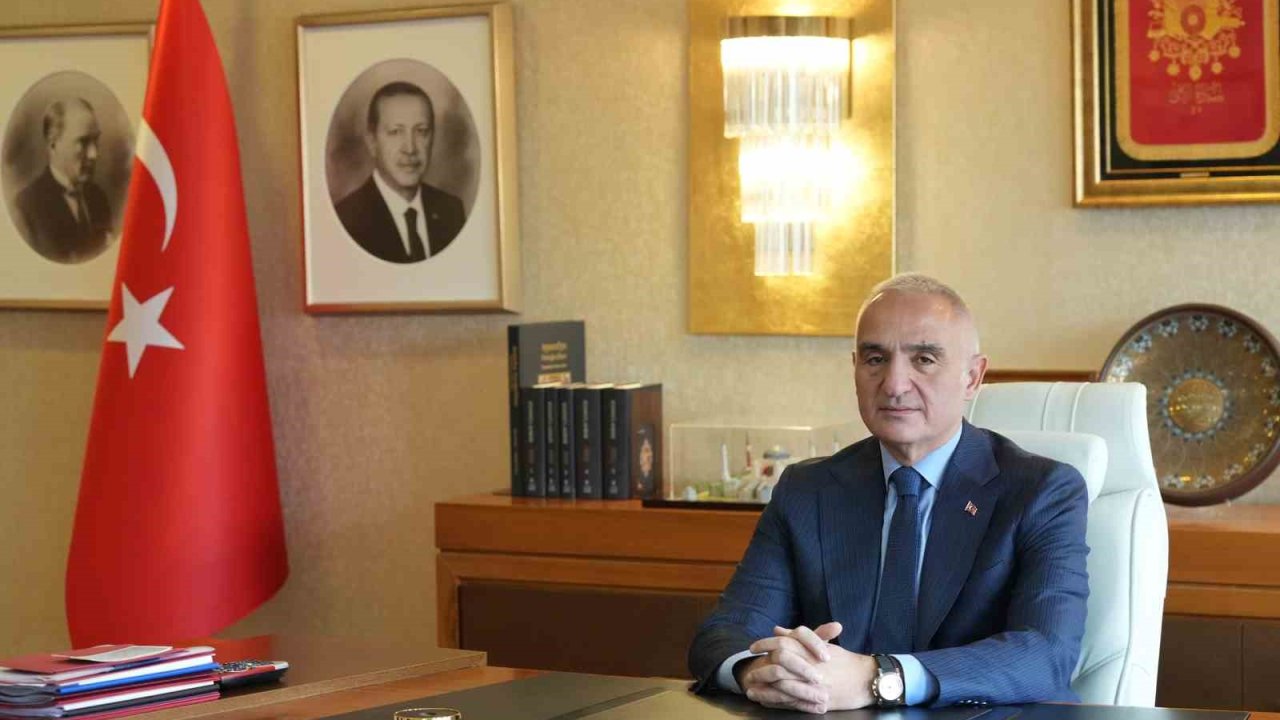 Sardes’te 2 bin 500 yıllık heykel gün yüzüne çıkarıldı