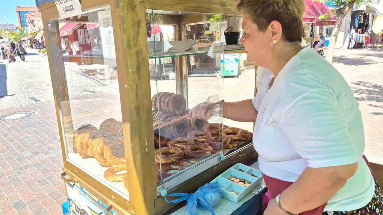 Yılların simitçisi esnaflığın zor yönlerini anlattı