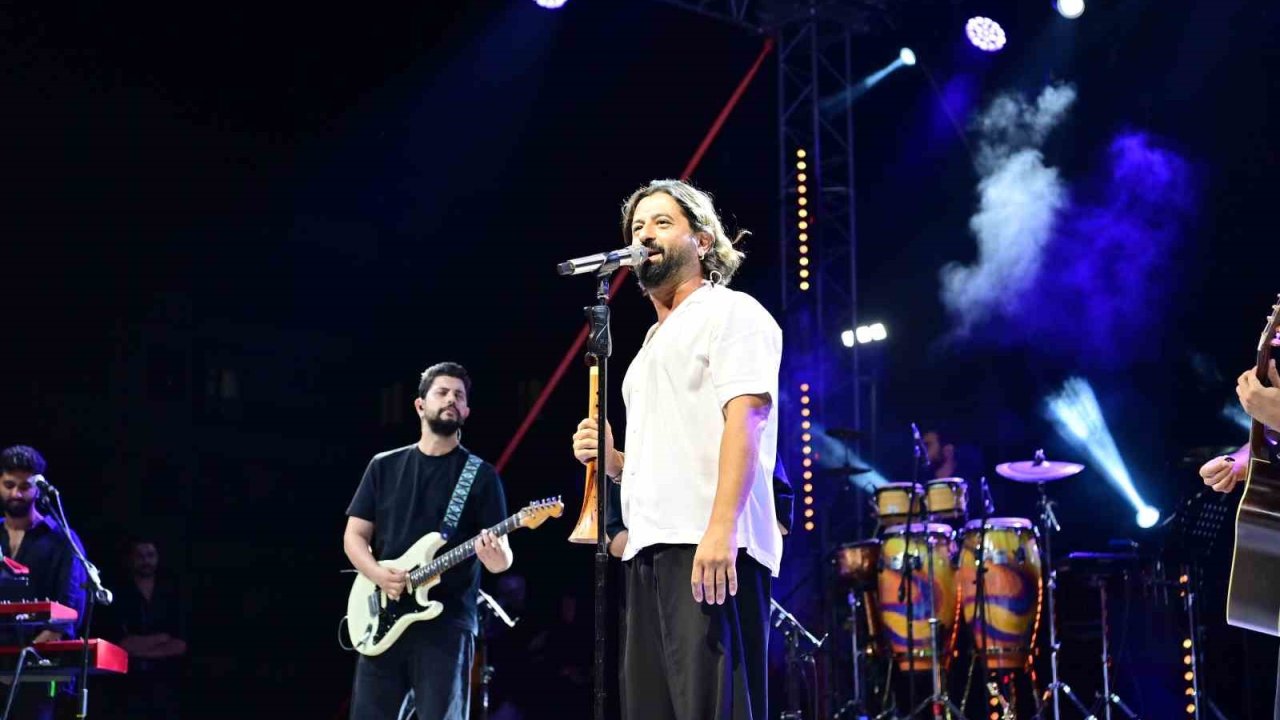Bahçelievler Yaz Festivali’nde Koray Avcı rüzgarı