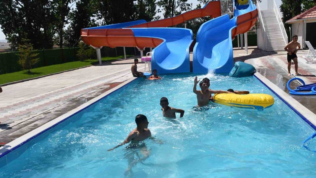 Beylikova’da aquapark ve yüzme havuzları yeniden hizmete açıldı