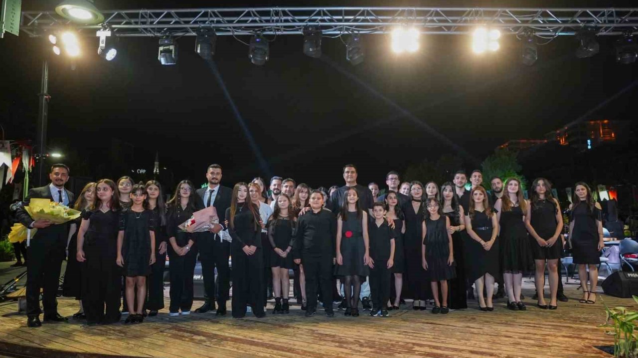 Şehitkamil’den Vadi Park’ta müzik dolu gece
