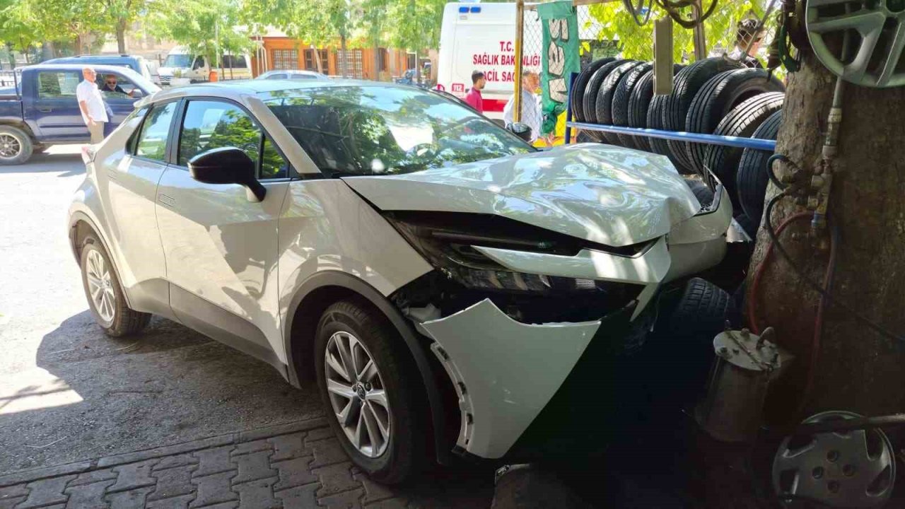 Adıyaman’da otomobilin çarptığı yaya yaralandı