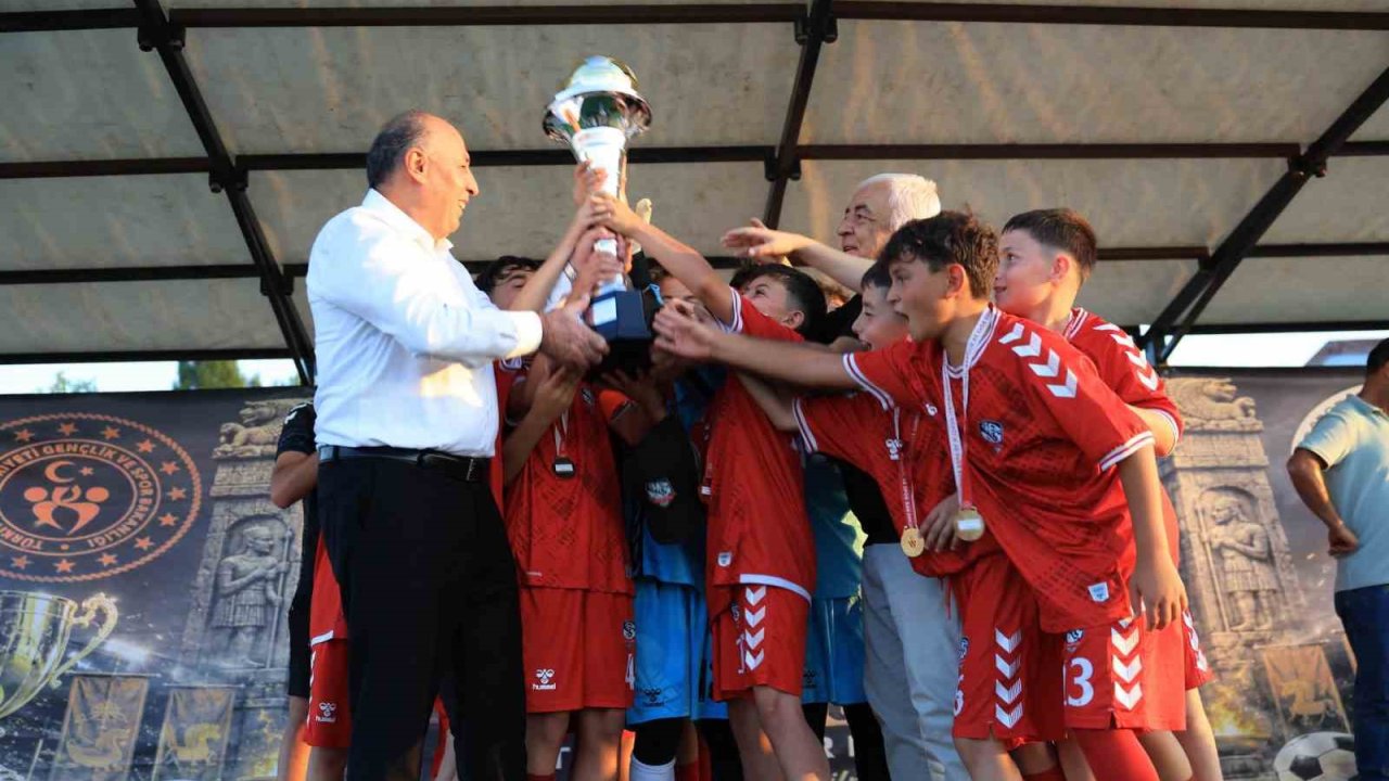 Çorum’da 400 sporcunun katıldığı Hitit Cup’ta şampiyon Samsun ekibi oldu