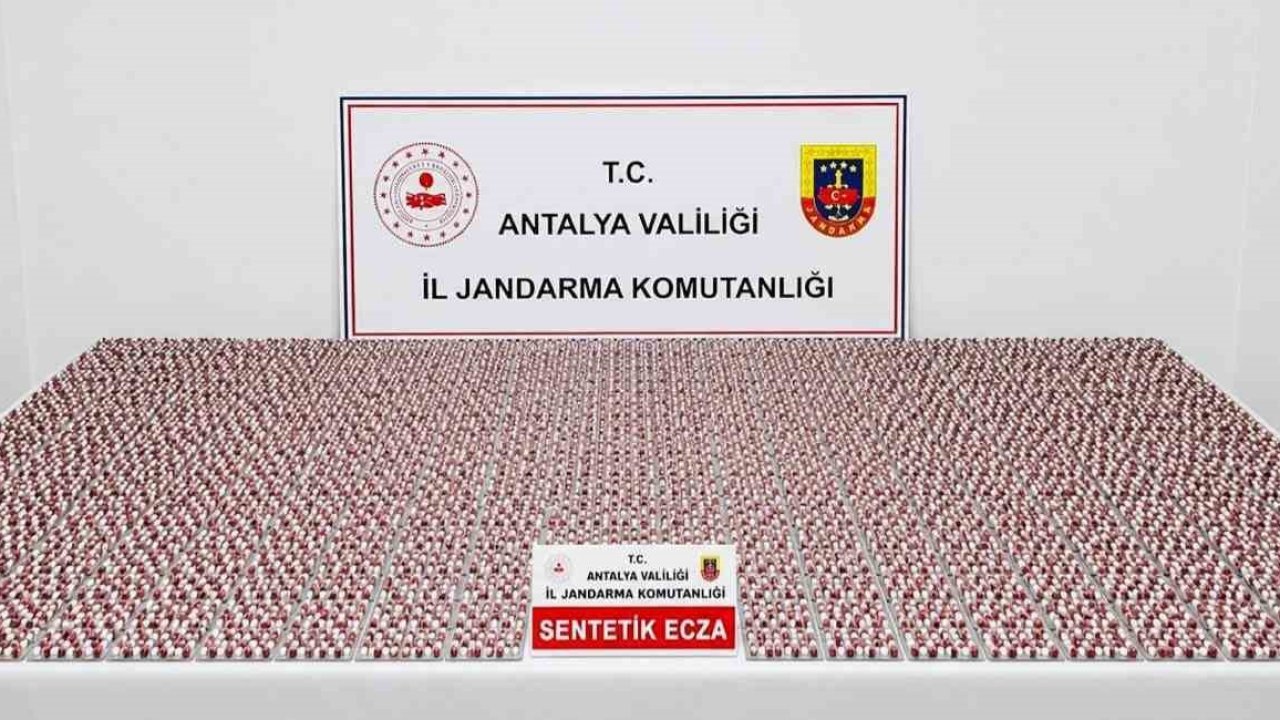 Antalya’da depoda 5 bin 865 adet uyuşturucu hap ele geçirildi