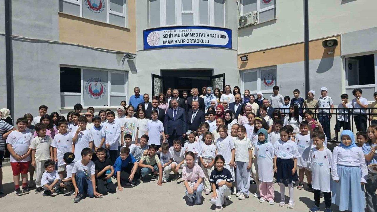 TÜGVA Eskişehir Yaz Okulu’na Vali Yılmaz’dan anlamlı ziyaret