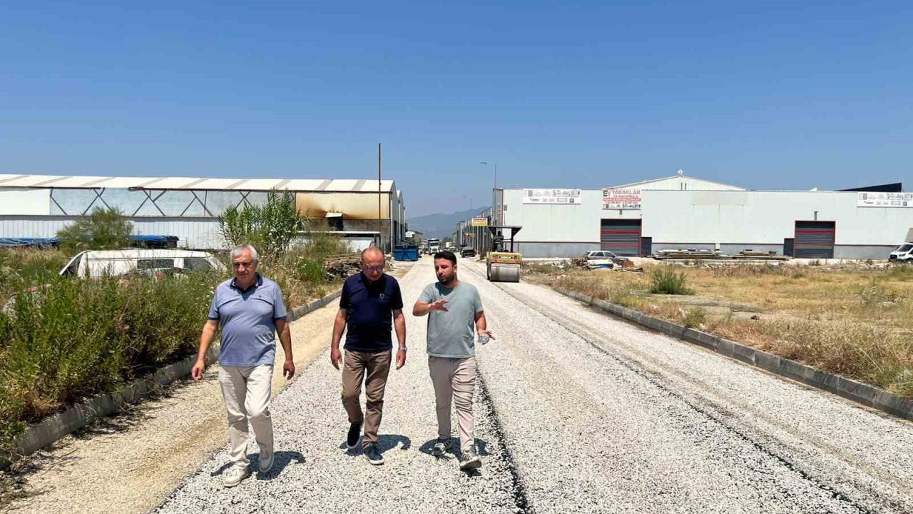 Turgutlu’da sanayi sitesine 5 bin metrekarelik asfalt hamlesi
