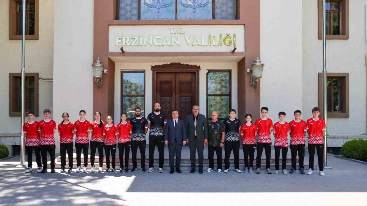 Milli badmintoncular Avrupa Şampiyonası öncesi Erzincan’da kampta