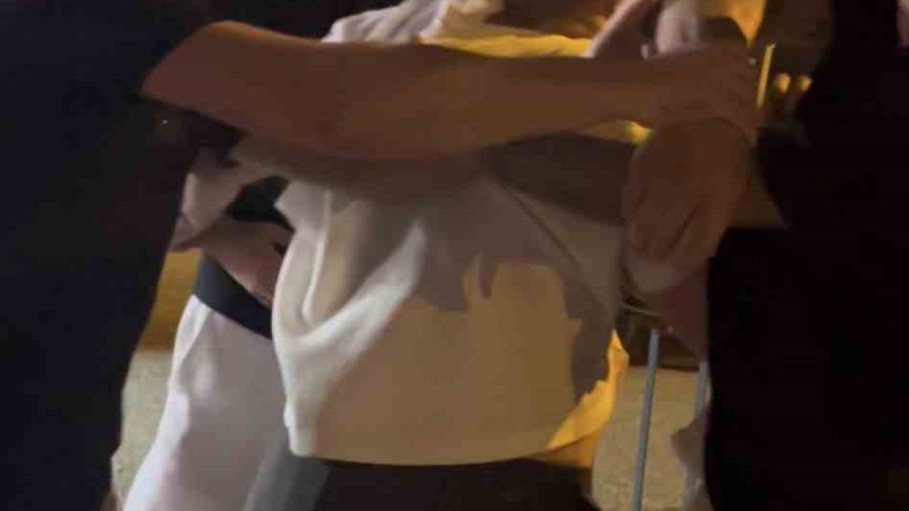 Gece kulübünden çıkıp kavgaya böyle tutuştular… Ayakta zor durdular