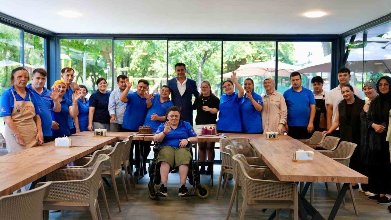 Düzce’de özel bireylerin çalıştığı Kusursuz Kafe 10 yaşında