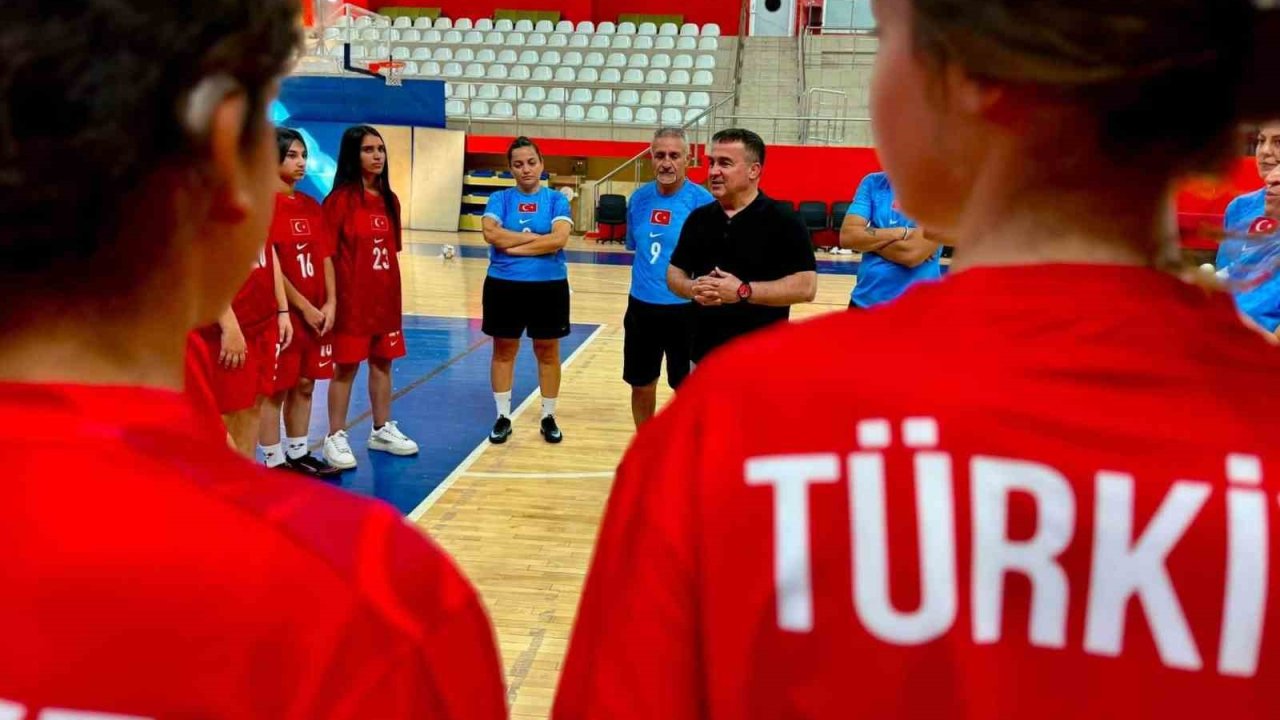 İşitme Engelliler Genç Kız Futsal Milli Takımı kampı Bilecik’te başladı