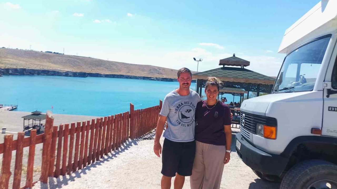 İsviçreli çift, Acıgöl’e hayran kaldı