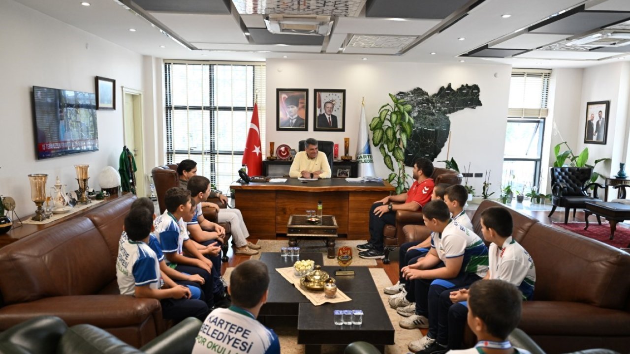 Başkan Kocaman, şampiyon güreşçilerle buluştu
