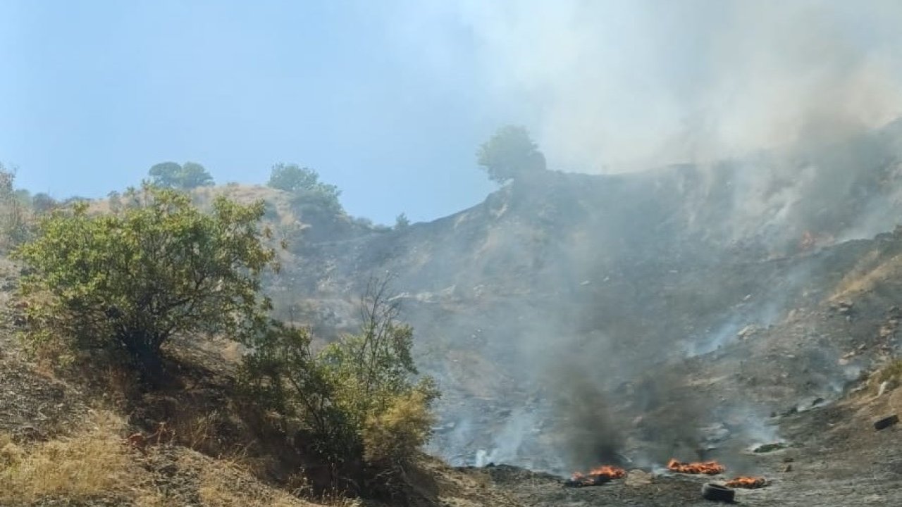 Çöp alanından sıçrayan ateş ormanlık alanı yaktı