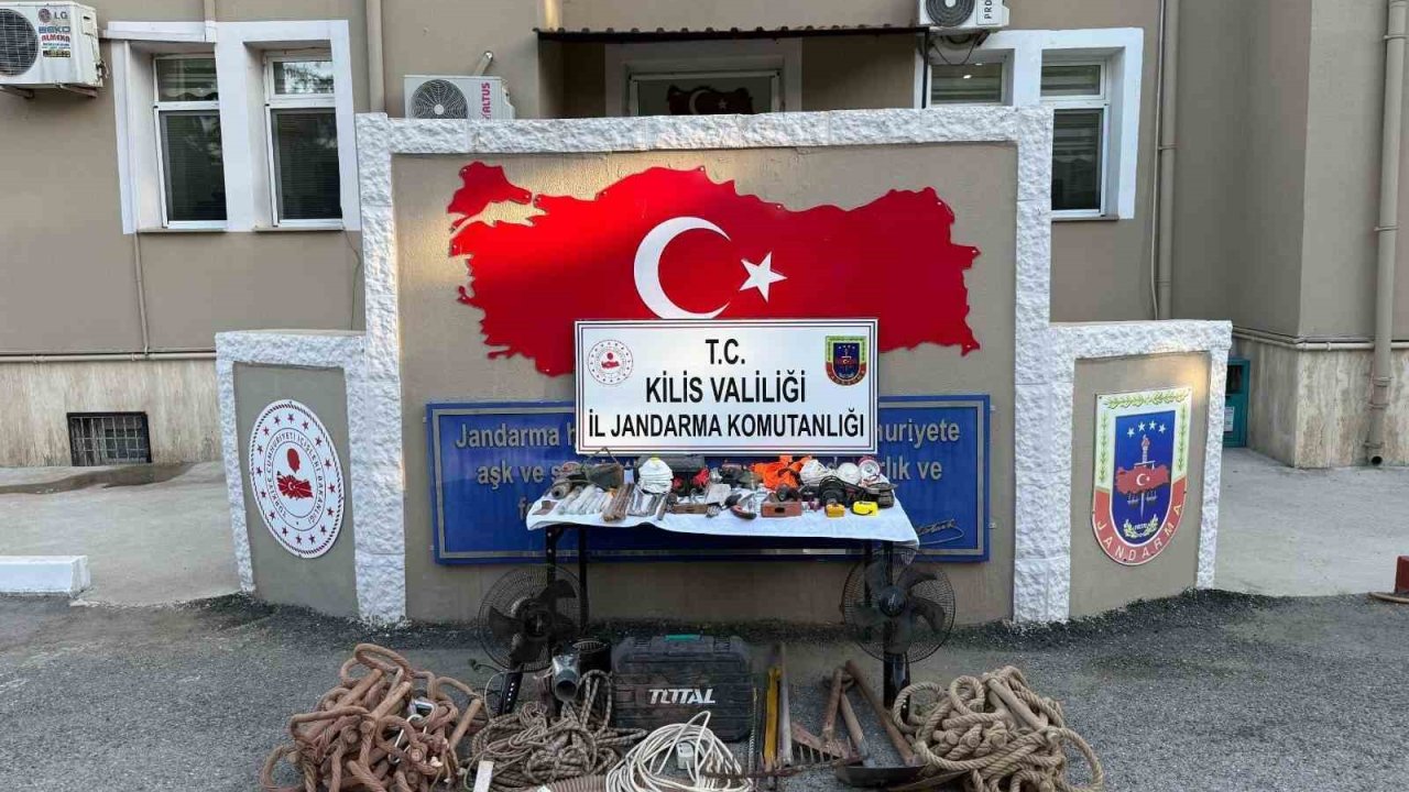 Kilis’te kaçak kazıya suçüstü: 4 şüpheli yakalandı