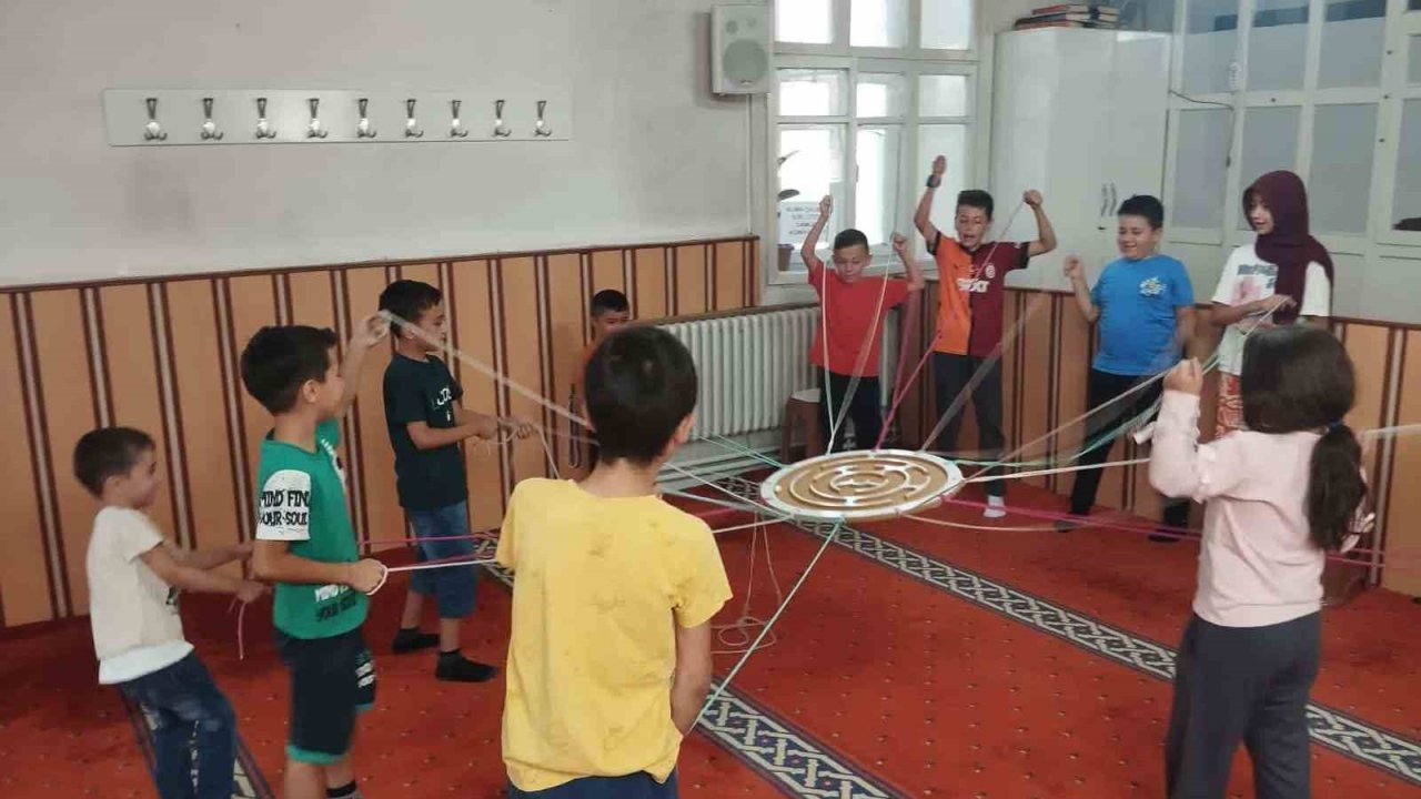 Şuhut’ta Yaz Kur’an Kursu öğrencilerine "Dijital Köprüler" etkinliği