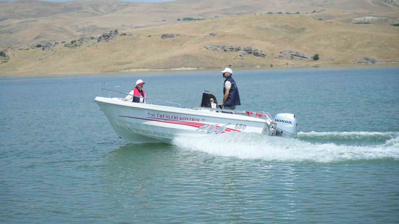 Muş’ta kaçak avcılığa tekne destekli sıkı denetim
