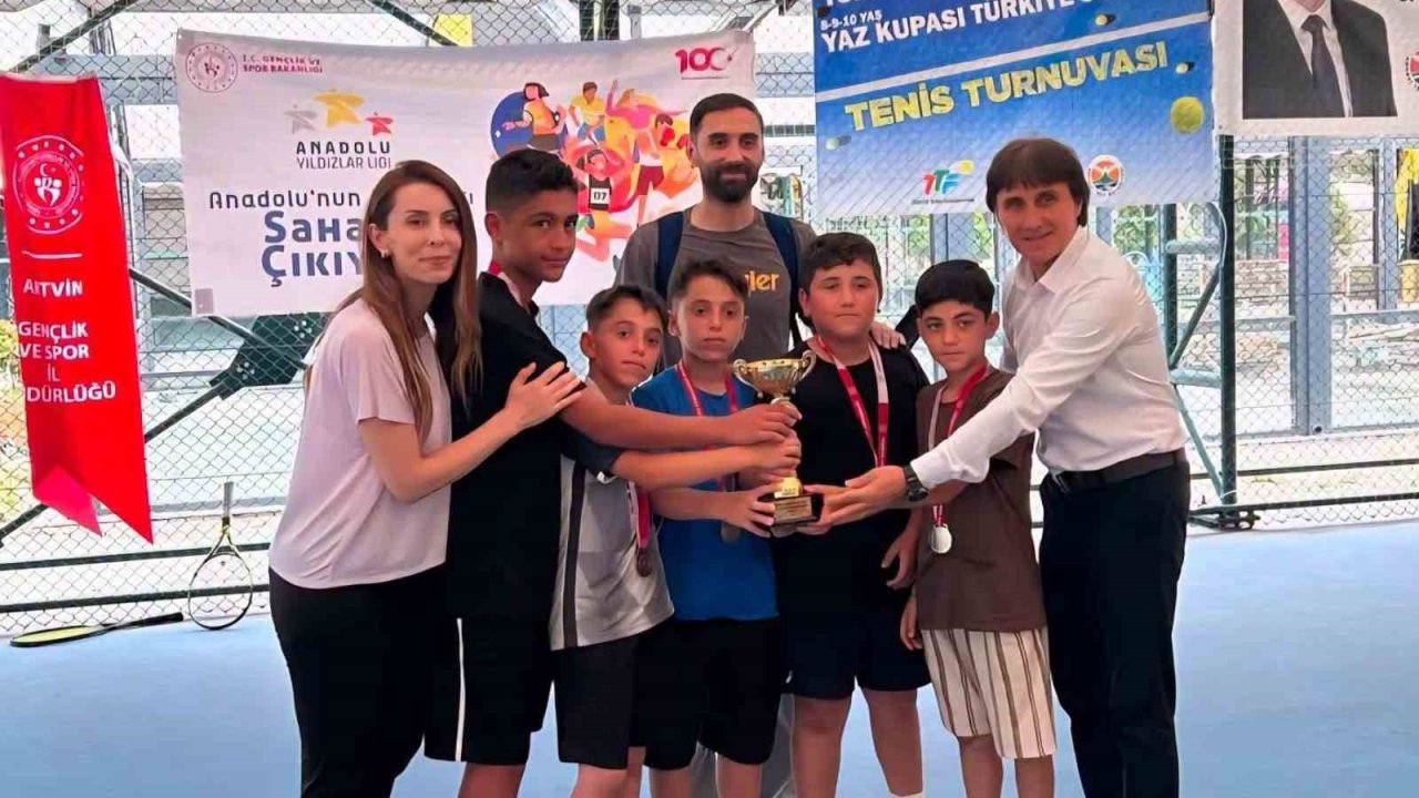 Erzincan Erkek Tenis Takımı ANALİG’de gümüş madalya kazandı