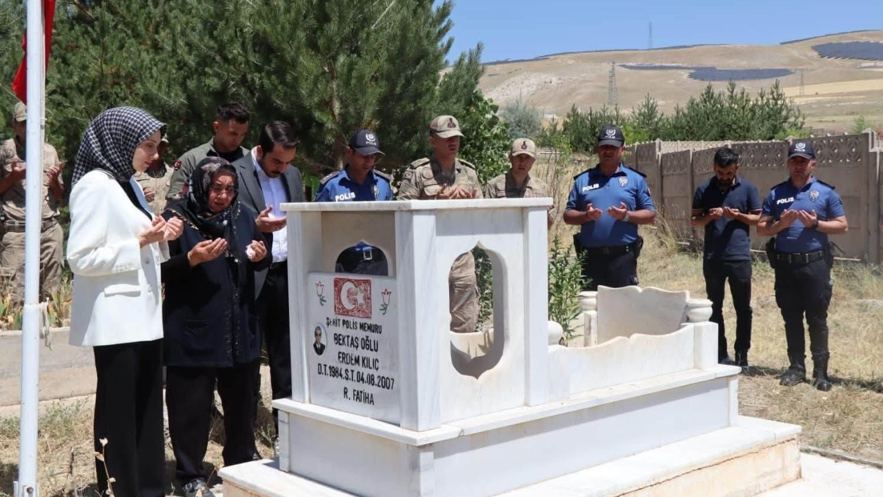Şehit polis Erdem Kılıç, şehadetinin yıl dönümünde dualarla anıldı