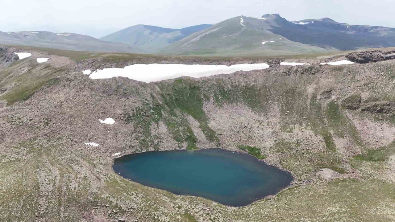 Doğa tutkunlarının yeni gözdesi: Erzurum’un saklı güzelliği ‘Mescit Dağı’ keşfedilmeyi bekliyor