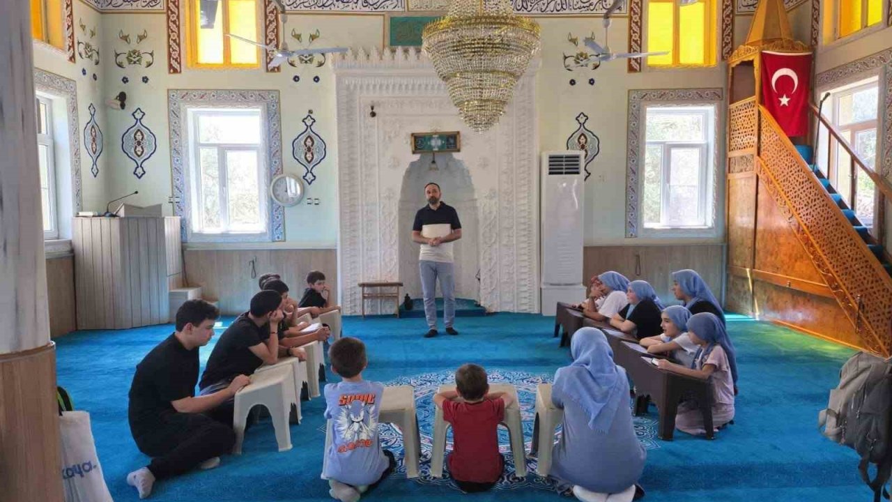 Kuyucak’ta Yaz Kur’an Kursu öğrencilerine rehberlik seminerleri