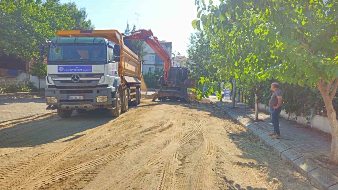 Aydın Büyükşehir’den 17 ilçede eş zamanlı yol seferberliği