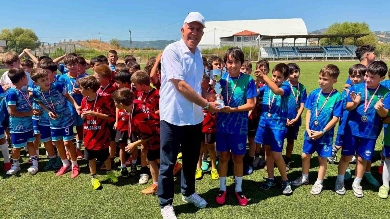 Hisarcık’ta "Ethem Bal Kupası U10 Futbol Turnuvası" sona erdi