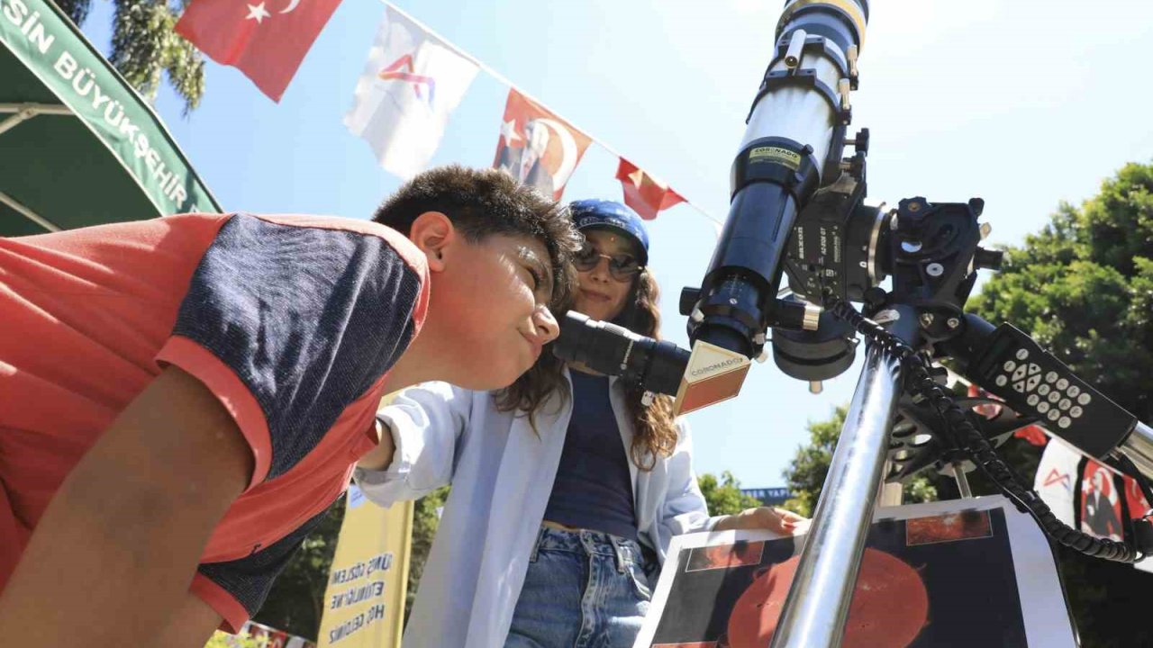 Mersin’de çocuklar teleskopla Güneş’i gözlemledi