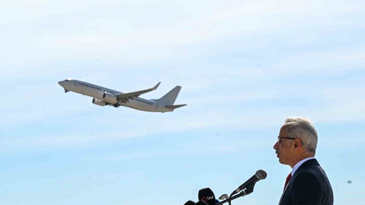 Bakan Uraloğlu: "Antalya Havalimanı’nda yeni hava trafik kontrol kulemizin betonarme imalatlarında 46 metre seviyesine ulaştık"