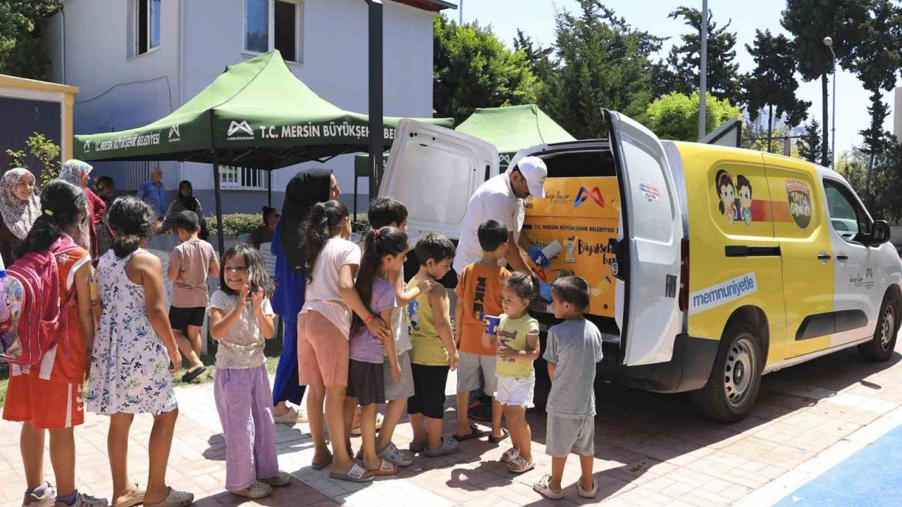 Mersin’de yaz sıcaklarında 163 bin bardak limonata dağıtıldı