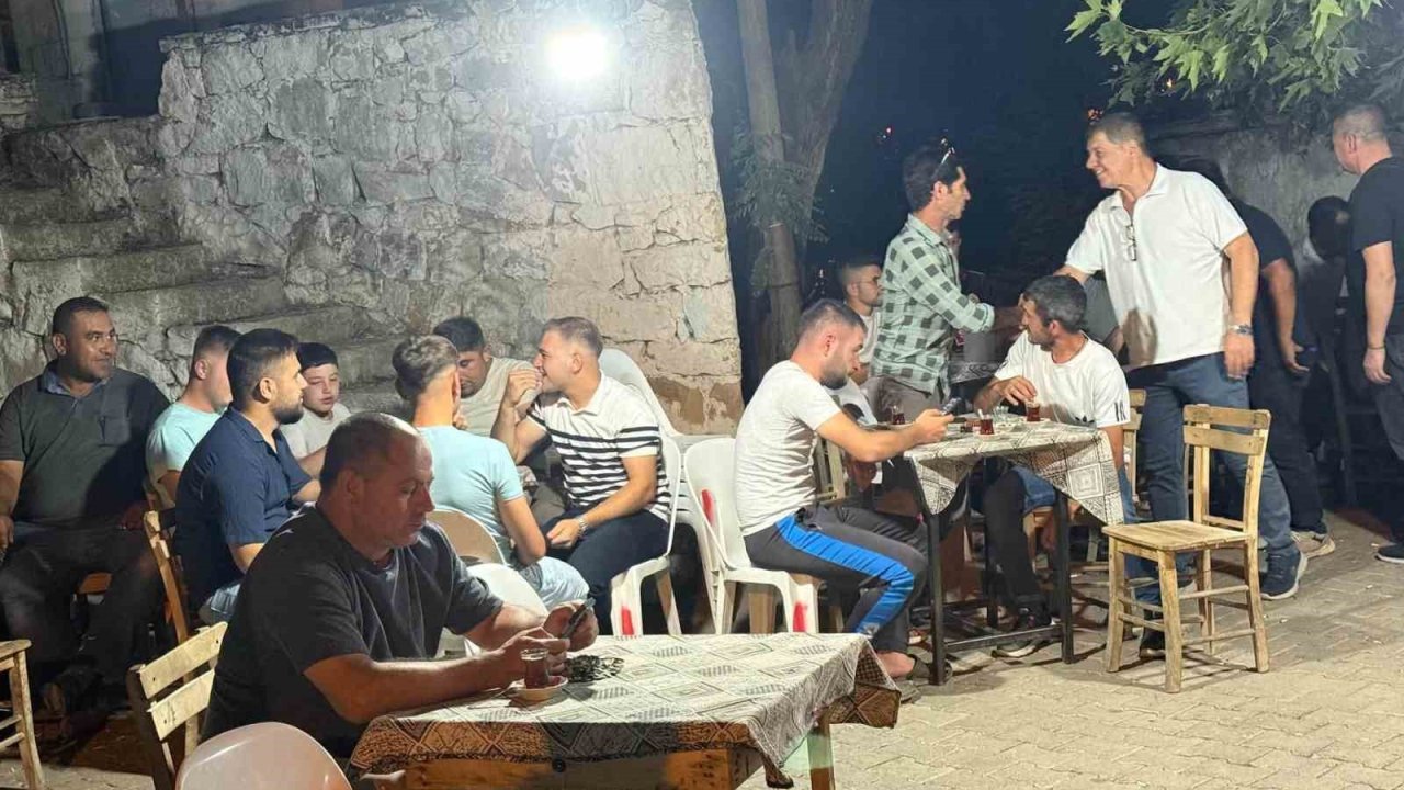 Gömeç’te siyasiler yangın mağdurlarını yalnız bırakmadı