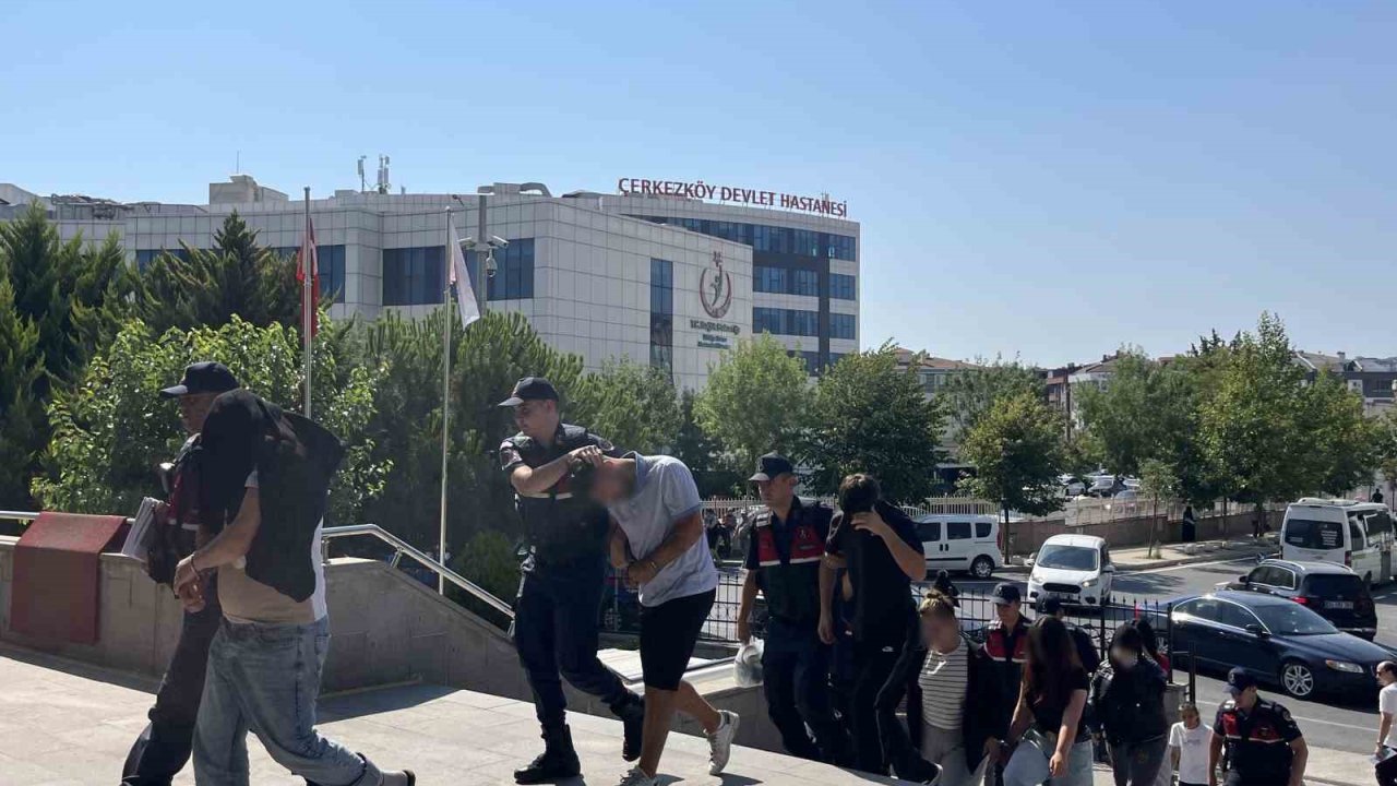 Kadın kıyafeti giydirip şantaj yaptılar: 6 gözaltı
