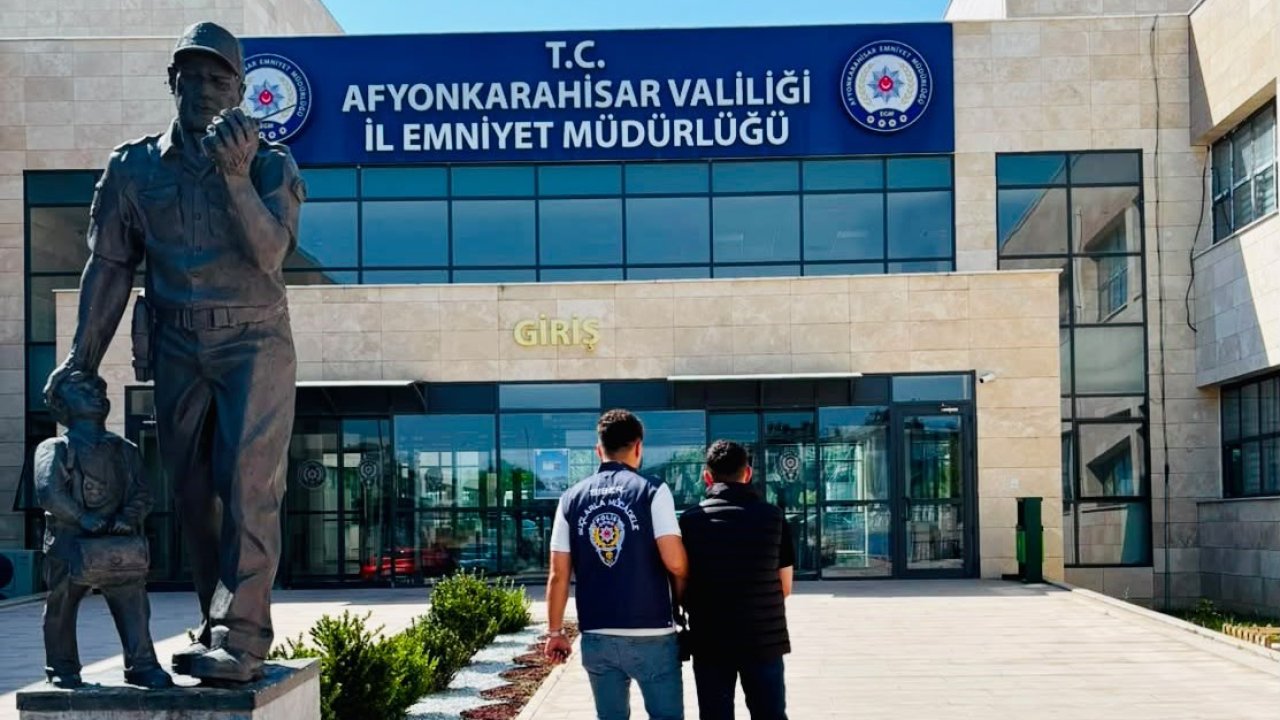 Dolandırıcılık suçundan aranan şahsı polis yakaladı