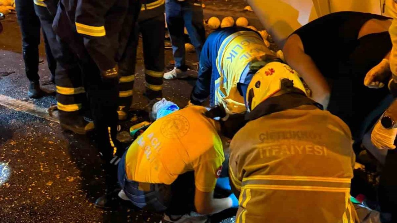 Kamyona çarpan tırın kupası dorseden ayrıldı: 1 ağır yaralı