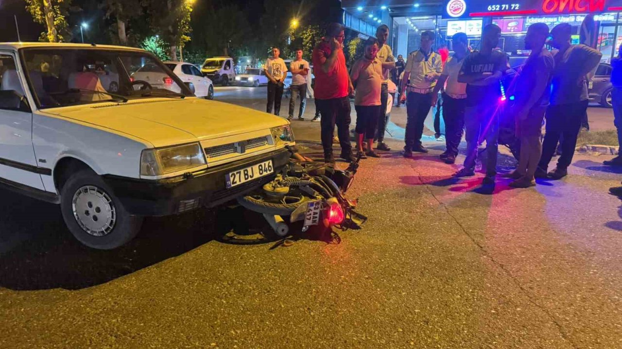 Şanlıurfa’da otomobil ile çarpışan motosikletin sürücüsü yaralandı