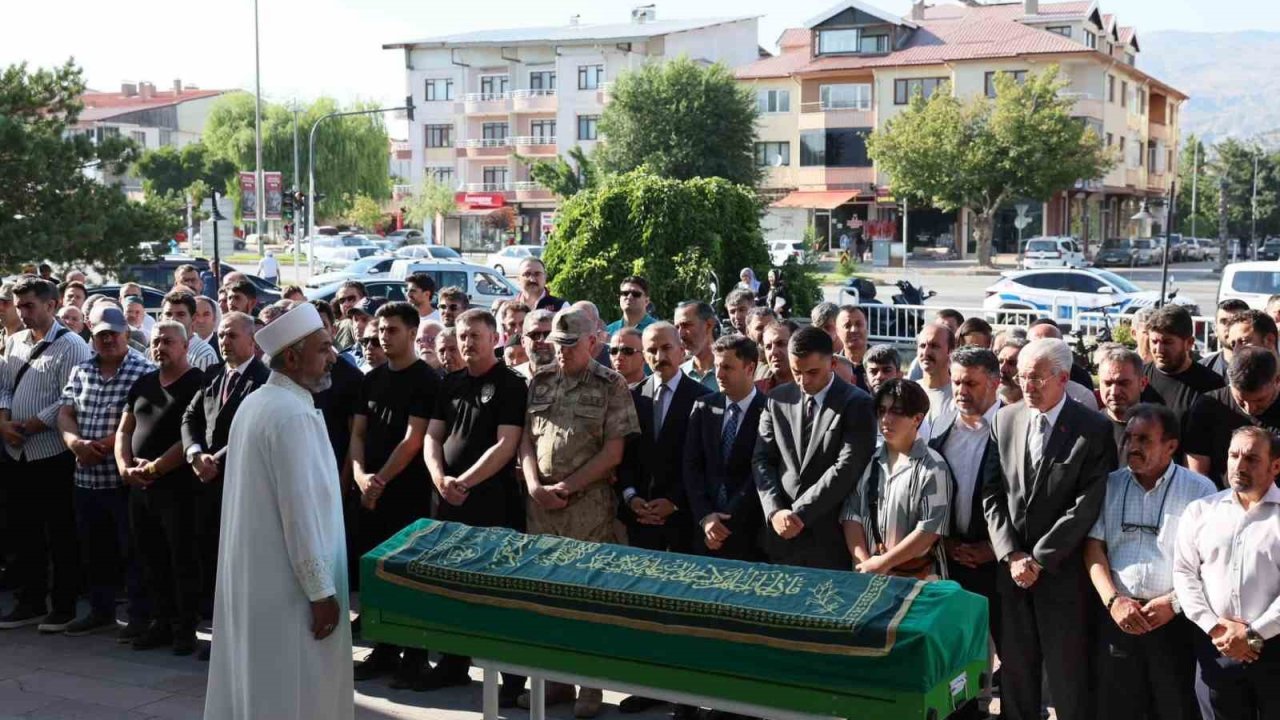 Şehit babası Mehmet Zengin son yolculuğuna uğurlandı