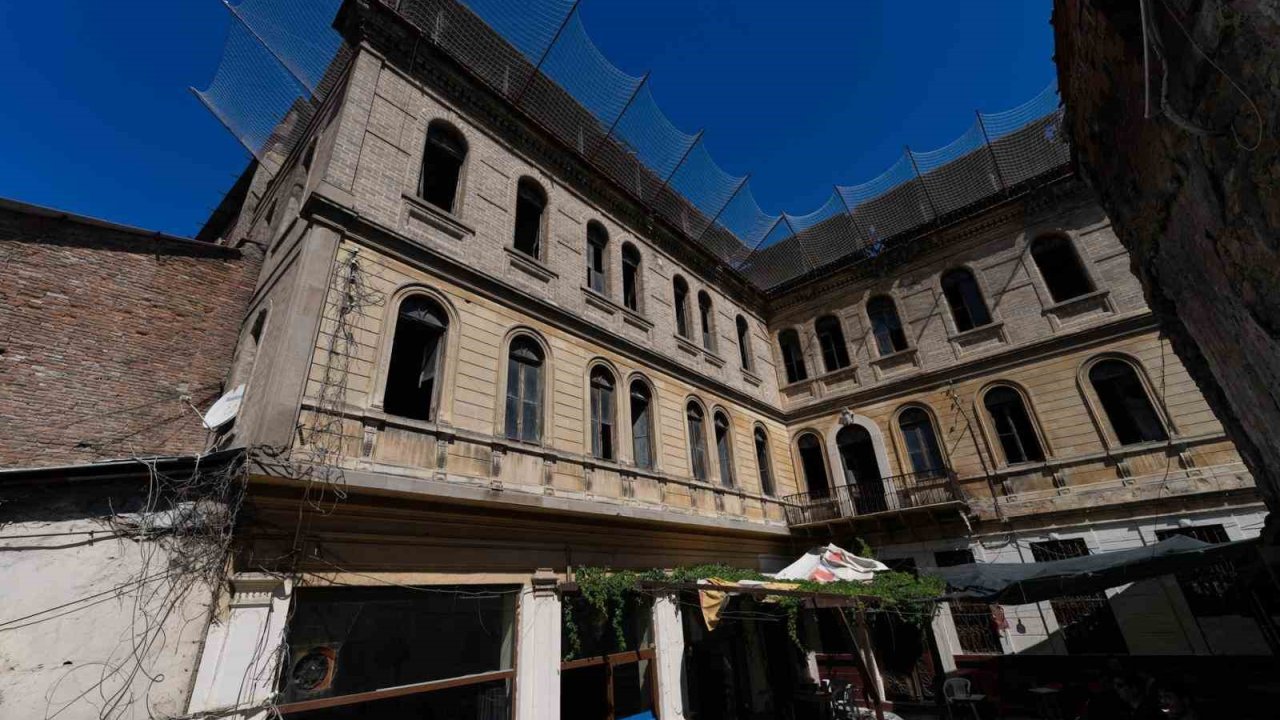 İzmir’in simge yapısı Cihan Palas yeniden hayat buluyor