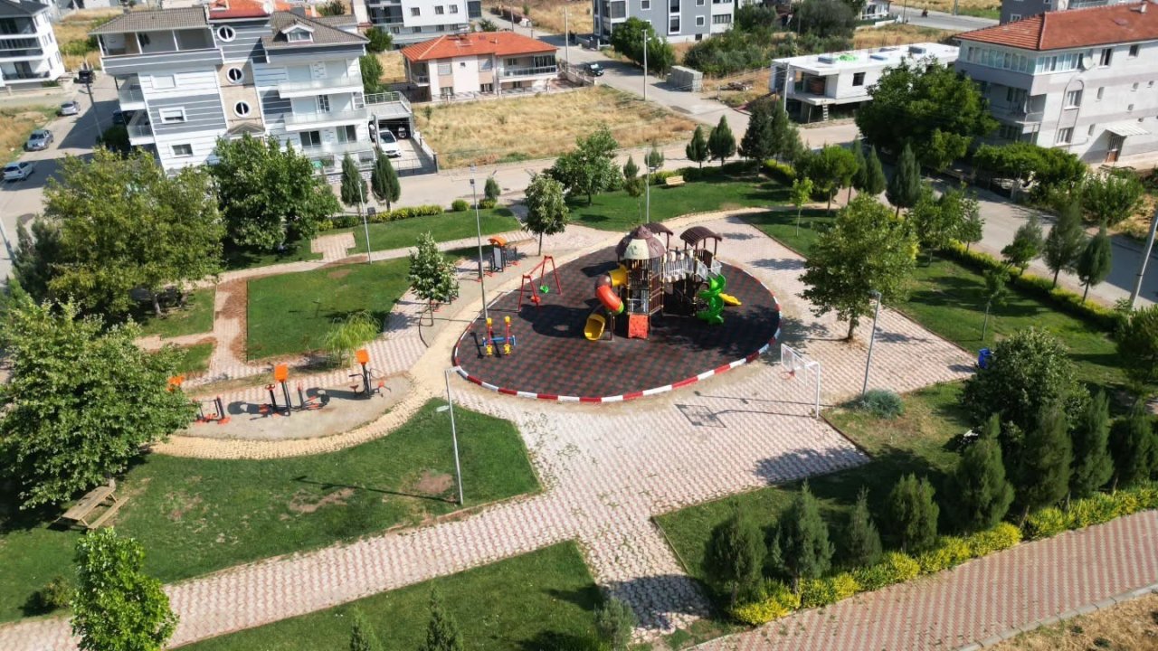 Tavas’ın parkları çocuklar için daha güvenli ve modern hale getiriliyor