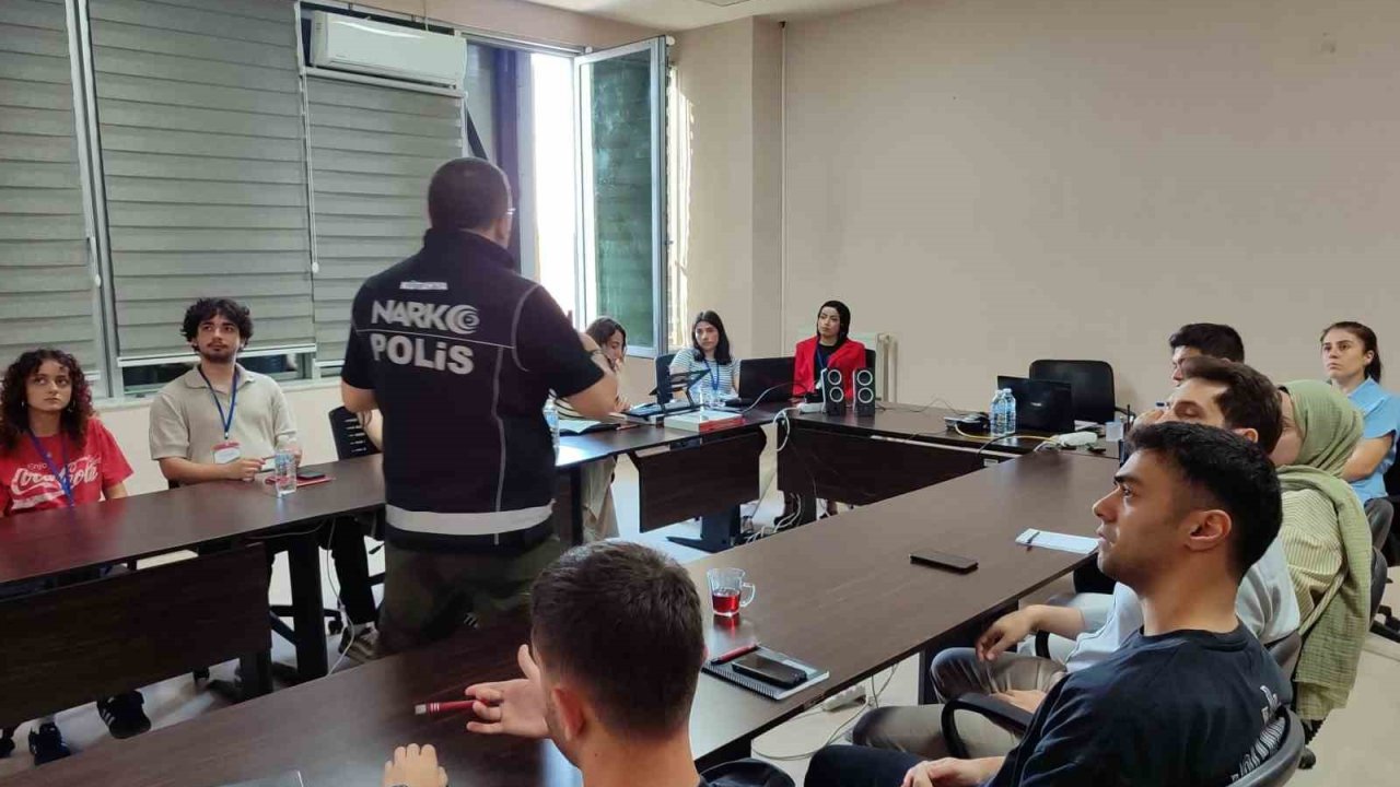 Kütahya Emniyeti’nden uyuşturucuyla mücadelede farkındalık eğitimleri